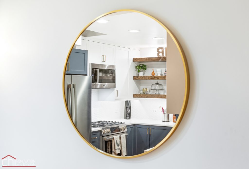 CHI | Round wall mirror with gold frame