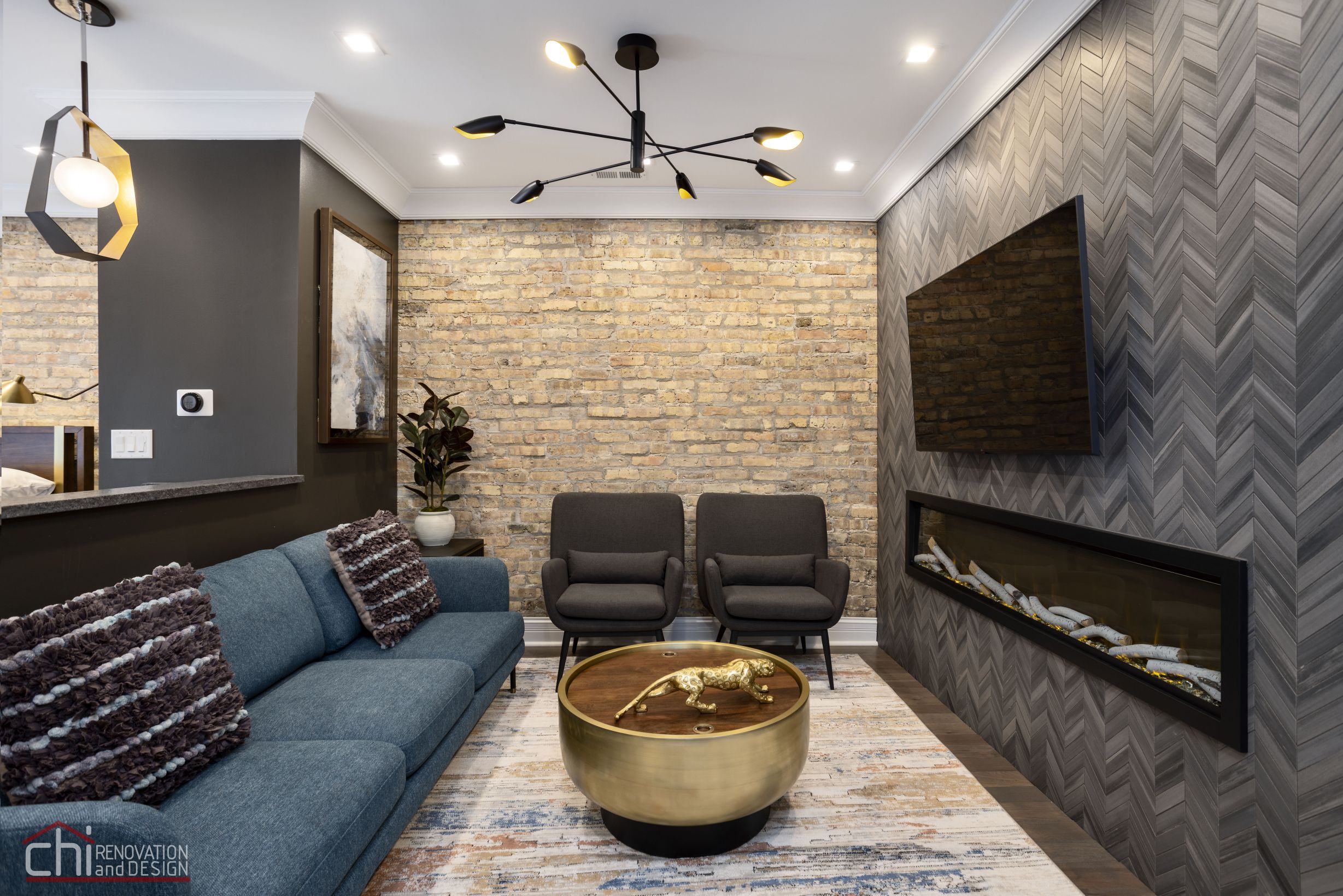 040922 3380 N Milwaukee Airbnb