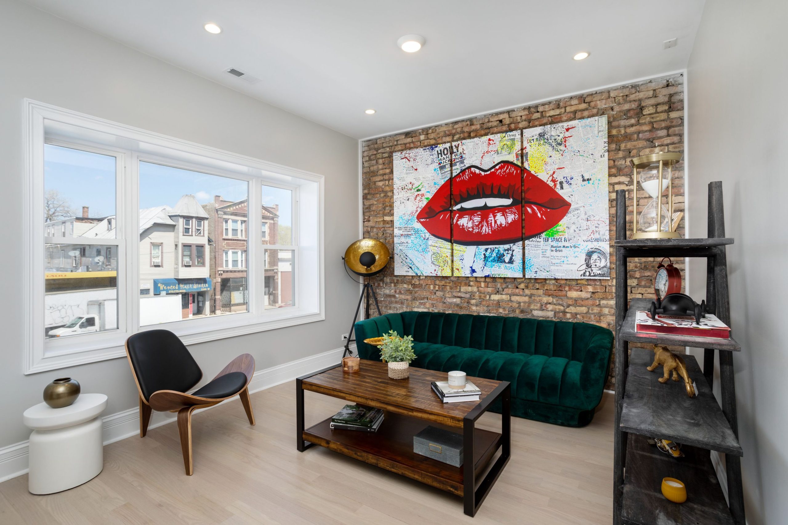 042221 3535 W North Avenue