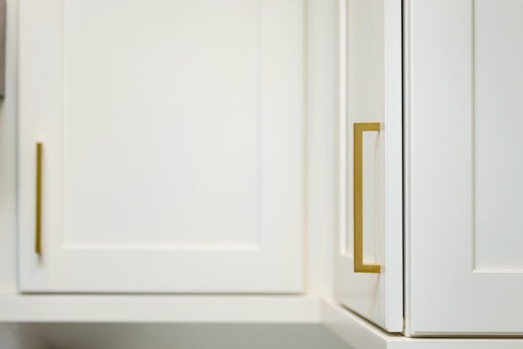 Leland Ave Kitchen Remodel: Bright Transitional Elegance