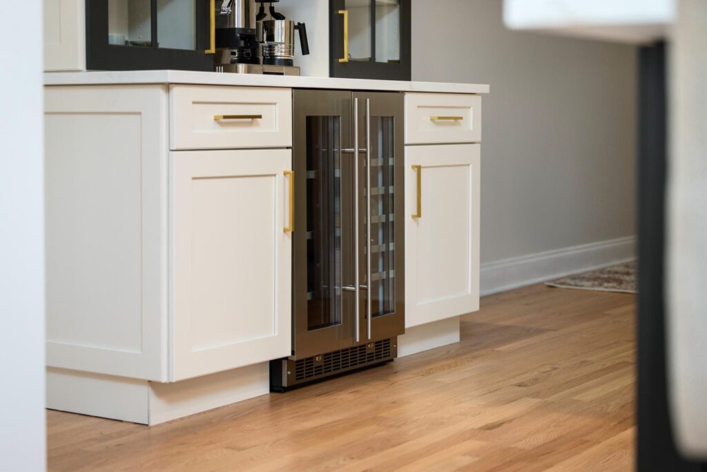 Leland Ave Kitchen Remodel: Bright Transitional Elegance